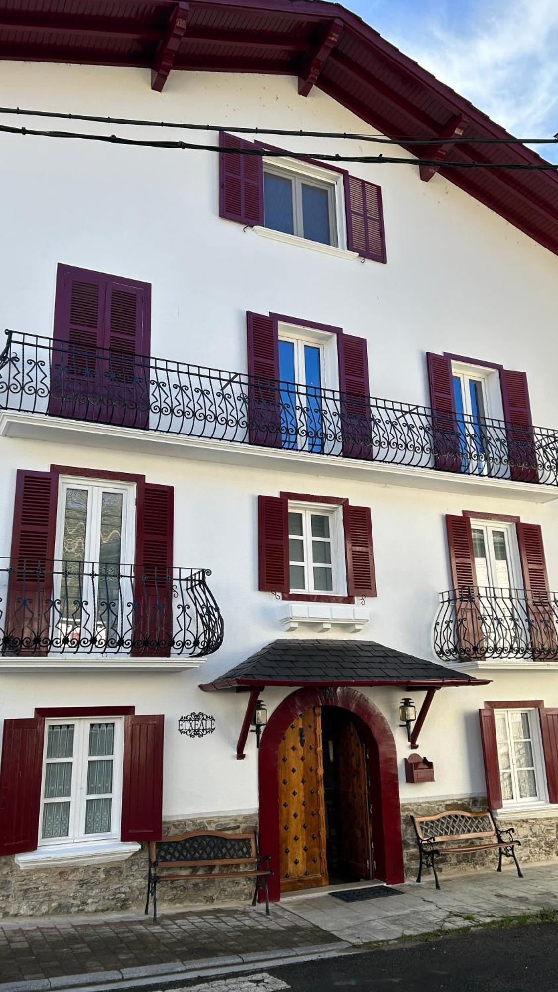 Etxeale Hotel Valcarlos Eksteriør billede