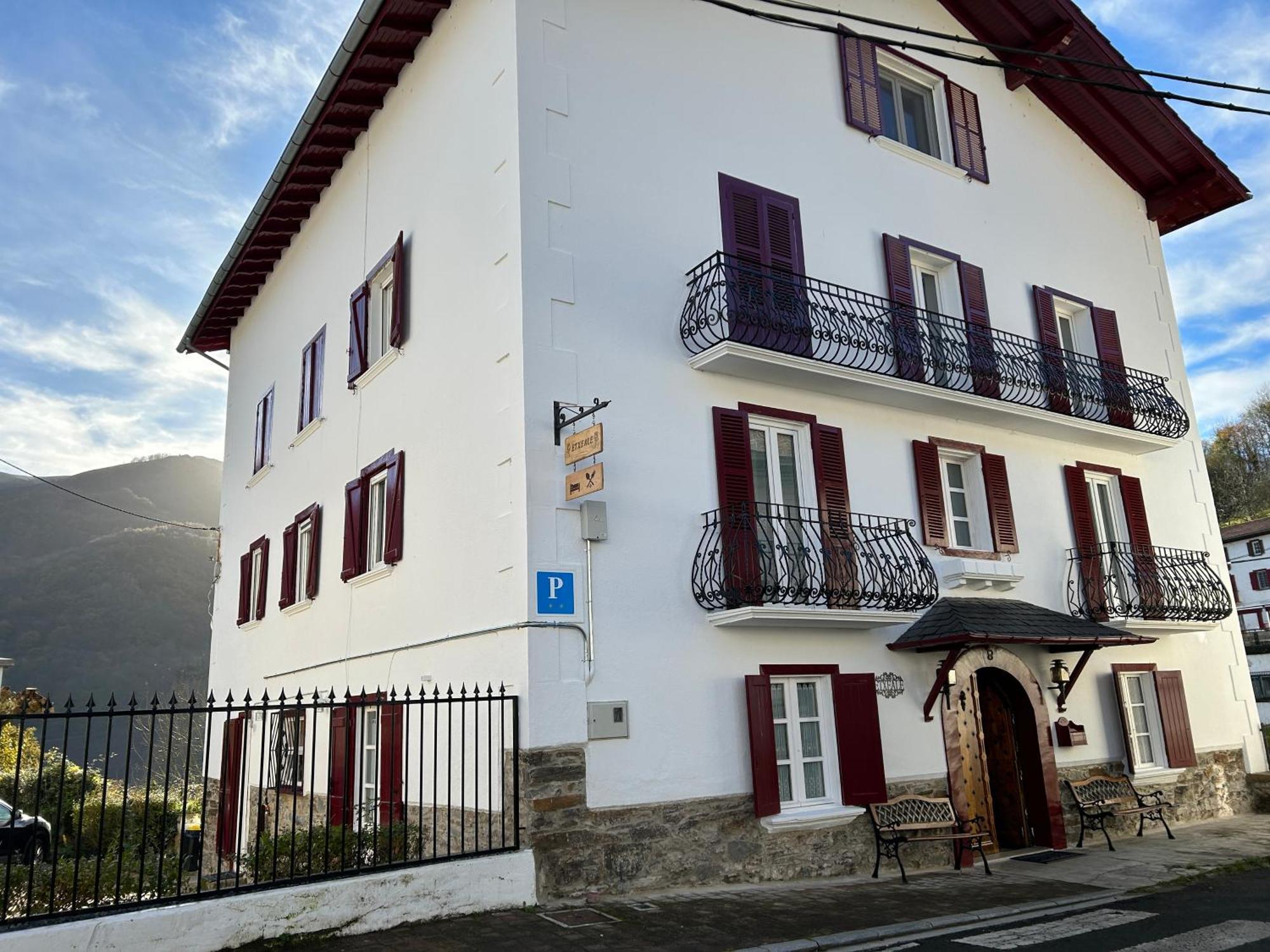Etxeale Hotel Valcarlos Eksteriør billede